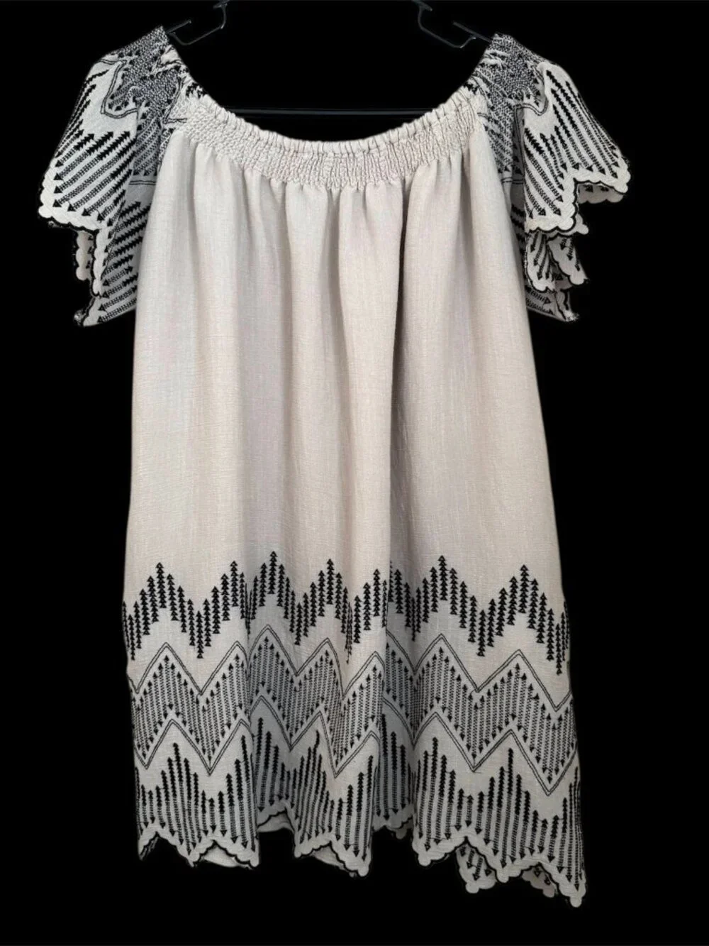 Romeo + Juliet Off Shoulder Embroidered Top Smocked M Flutter Slv Boho Lagenlook